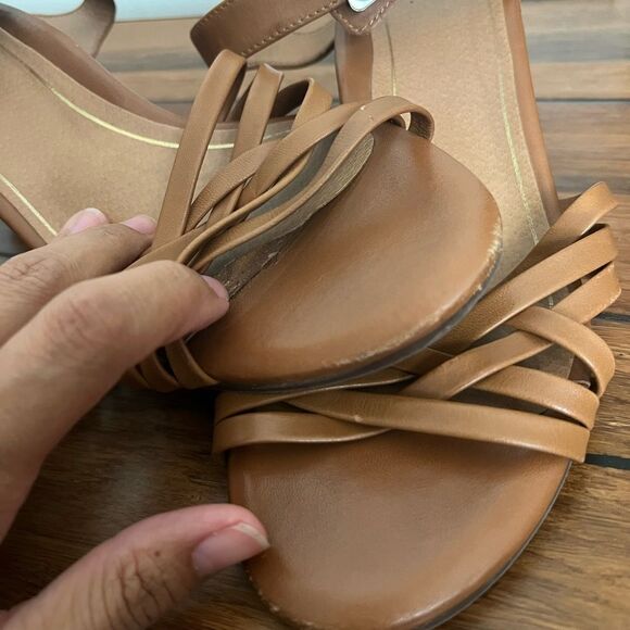 Vionic Tan Leather Peony Woven Block Heeled Sandals 10 - Picture 6 of 8